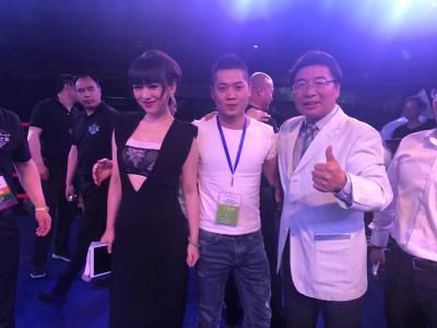 被绑起来榨乳机吸奶乳房小说